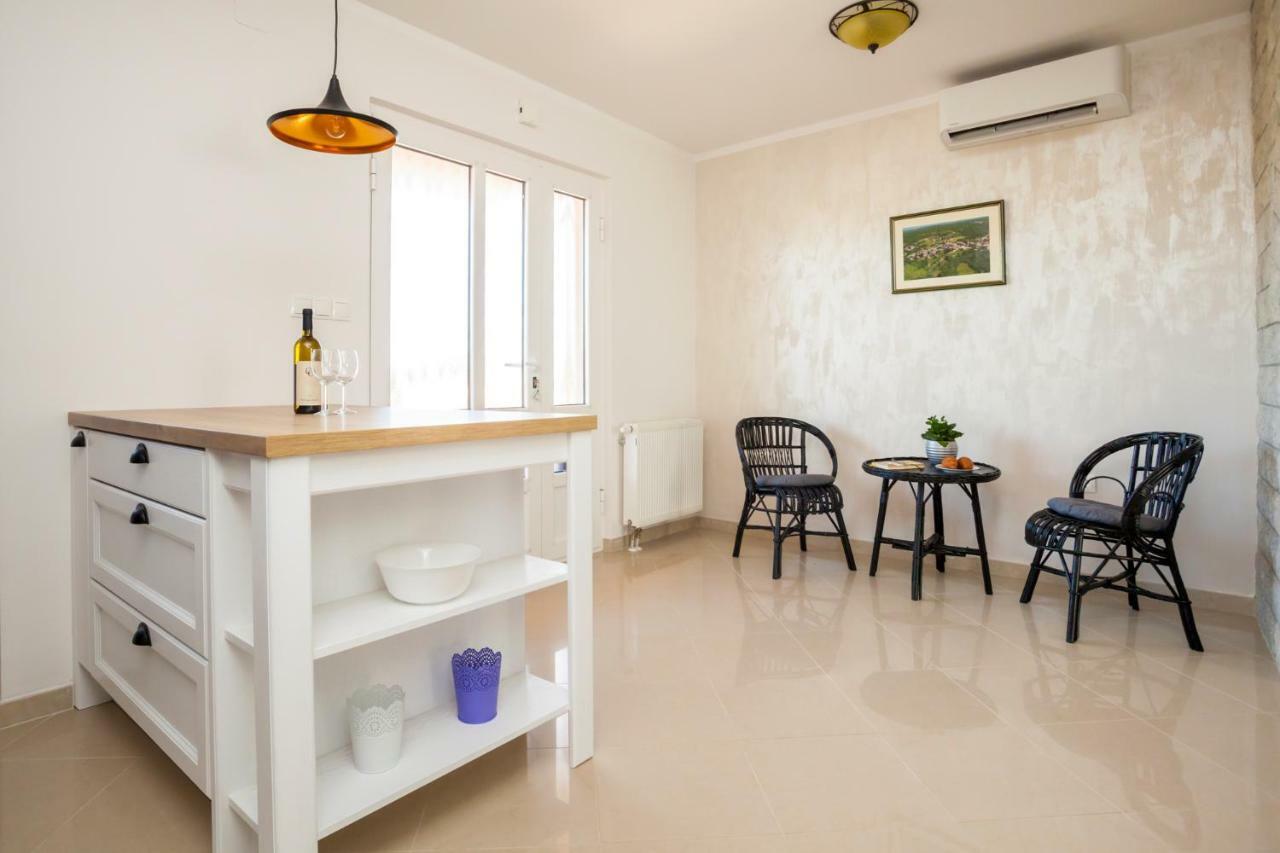 Holiday apartment IVICA Milohnici Bagian luar foto